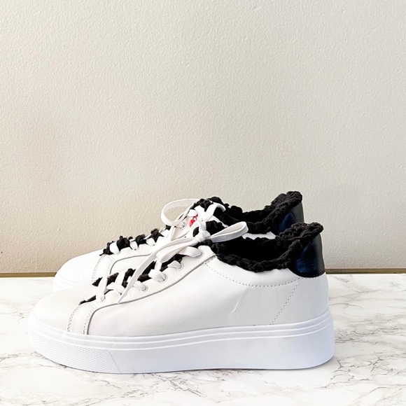 Schutz Kristin White/ Black Sherpa Lined Sneakers Size 10 NWT - Picture 6 of 8